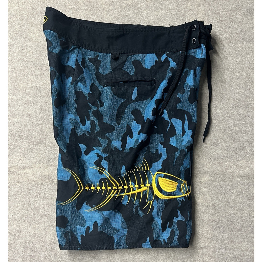 Tormenter Board Shorts Emmbroidered Fish Mens 32 Camo blue black water surf swim